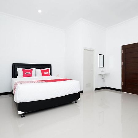Oyo 1611 Four D'Home Solo Buitenkant foto
