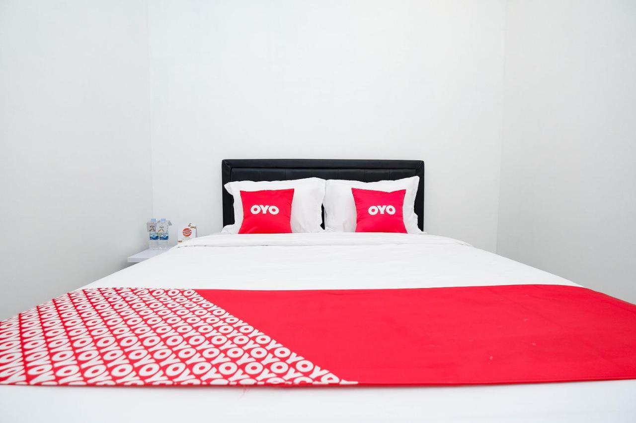 Oyo 1611 Four D'Home Solo Buitenkant foto