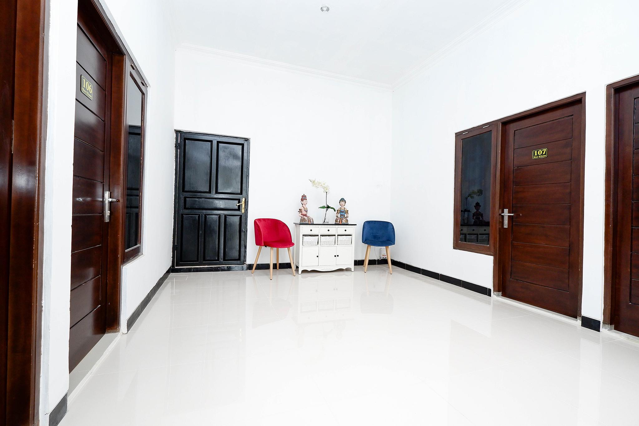 Oyo 1611 Four D'Home Solo Buitenkant foto